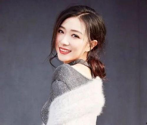 娱乐吃瓜女艺人牺牲小说,娱乐界的悲情女艺人传奇 第3张 娱乐吃瓜女艺人牺牲小说,娱乐界的悲情女艺人传奇 第3张