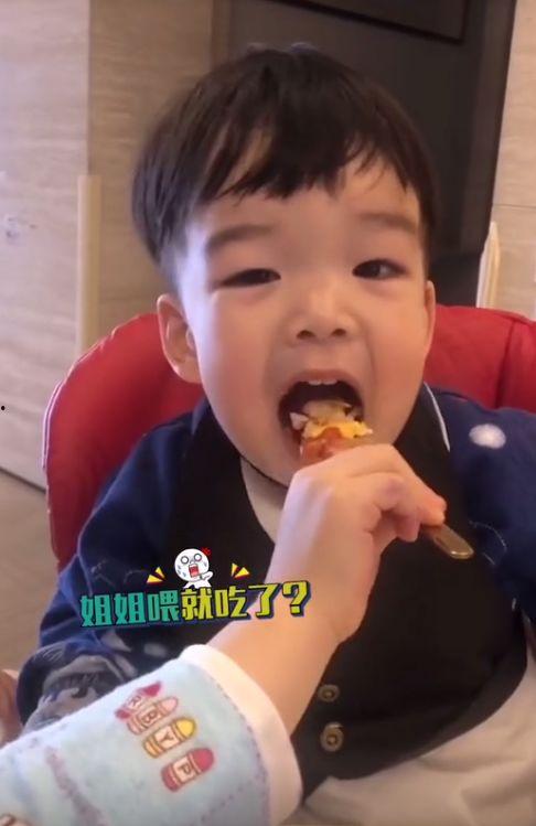 吃瓜娱乐王栎鑫是谁的孩子,揭秘吃瓜娱乐背后的家族故事 第2张 吃瓜娱乐王栎鑫是谁的孩子,揭秘吃瓜娱乐背后的家族故事 第2张