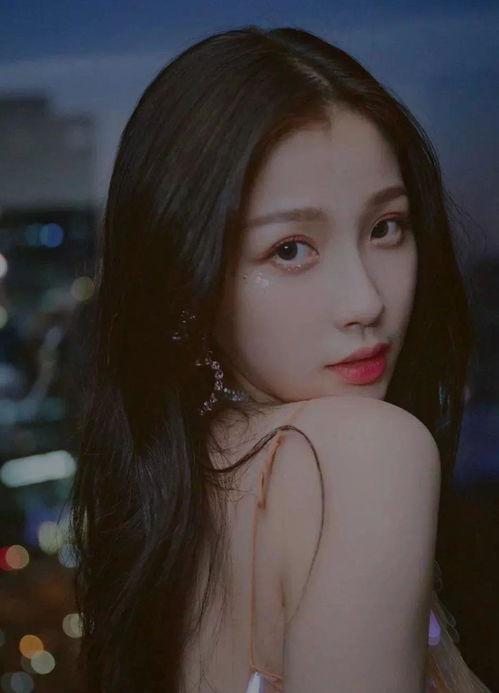 娱乐圈吃瓜所虞书欣早期清冷感,娱乐圈的冰山美人蜕变记  第3张