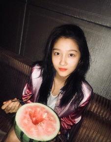 关晓彤娱乐吃瓜图片大全,盘点那些让人捧腹大笑的幕后花絮 第2张 关晓彤娱乐吃瓜图片大全,盘点那些让人捧腹大笑的幕后花絮 第2张